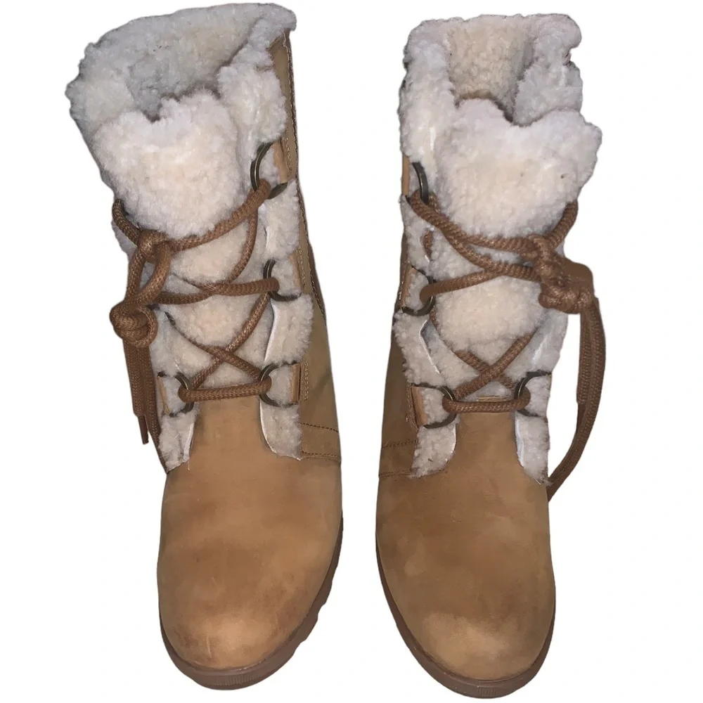 Sorel Lace Up Hidden Wedge Women’s Boots w/ shearling Light Tan Size 9